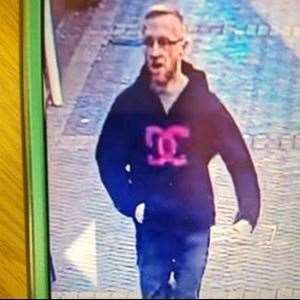 Police would like to speak to this man. (52696319)