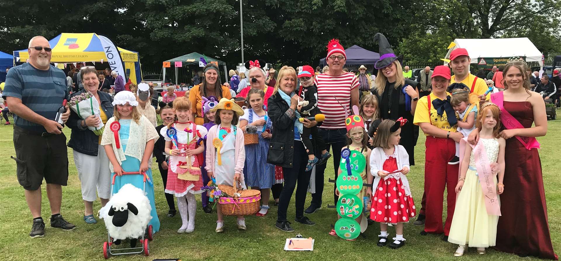 Jan Whitbourn (centre) at a previous years Pinchbeck Carnival (56126376)