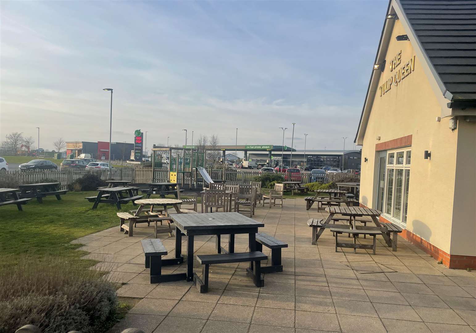 The outdoor area was busy when I arrived... I promise