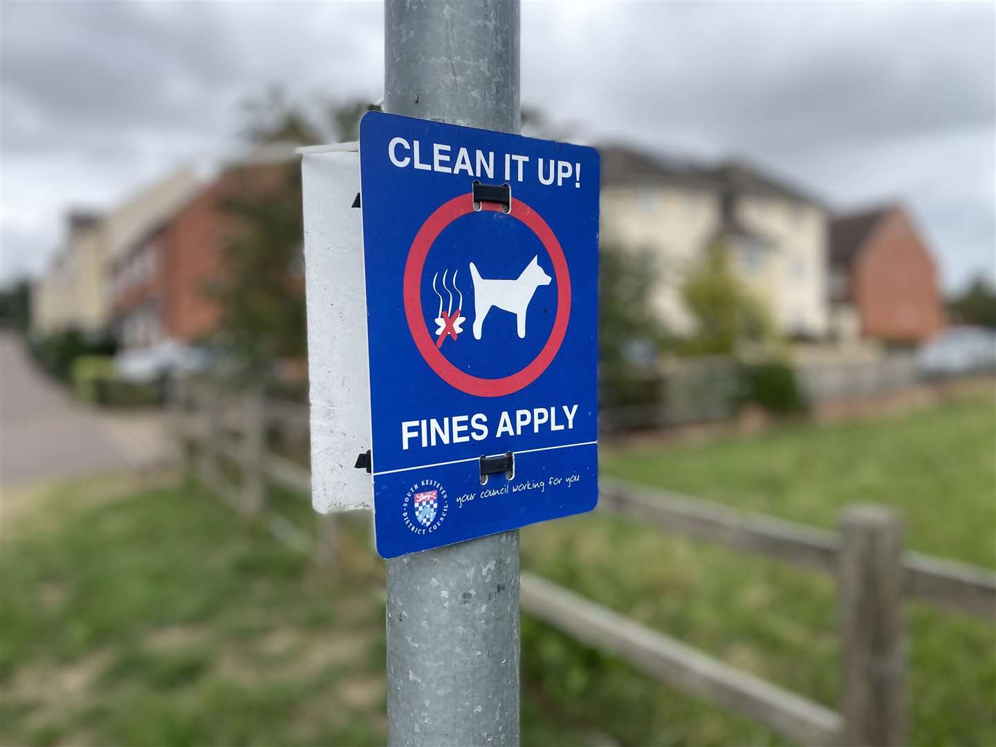 A South Kesteven District Council dog fouling sign