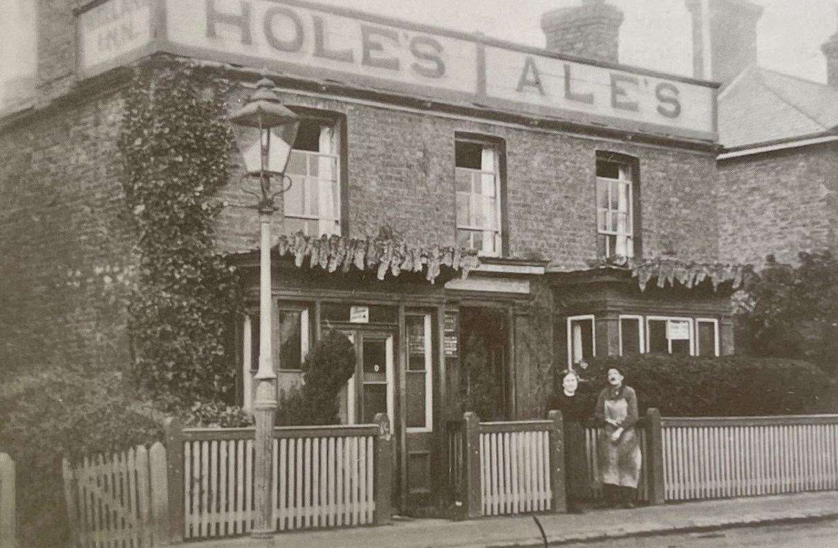 How is was - the Welland Inn pub in 1919