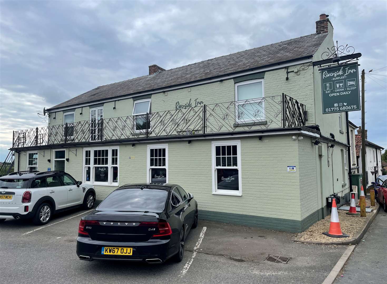 Surfleet's Riverside Inn