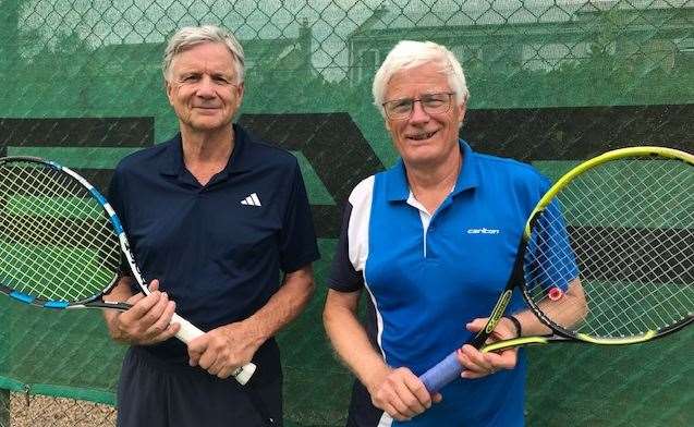 Senior men's winners Peter Farrar and Jeremy Siddall.