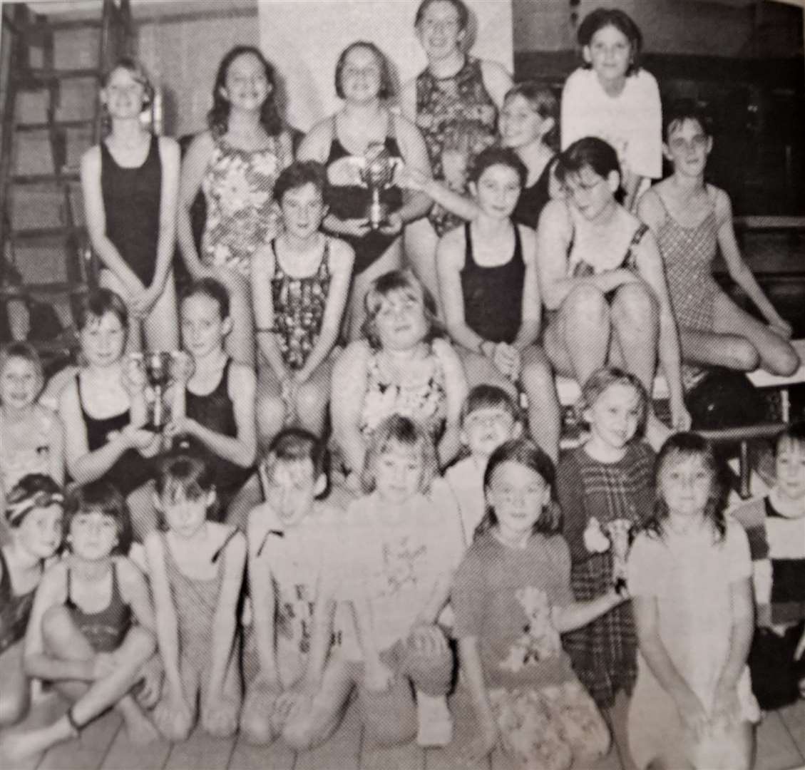 Champion girls dive into championships