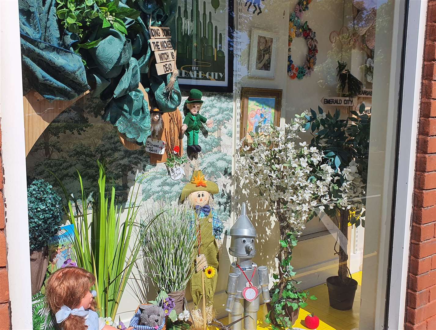 Bon Marche wins the Spalding Flower Parade shop window display competition with their Wizard of Oz competition
