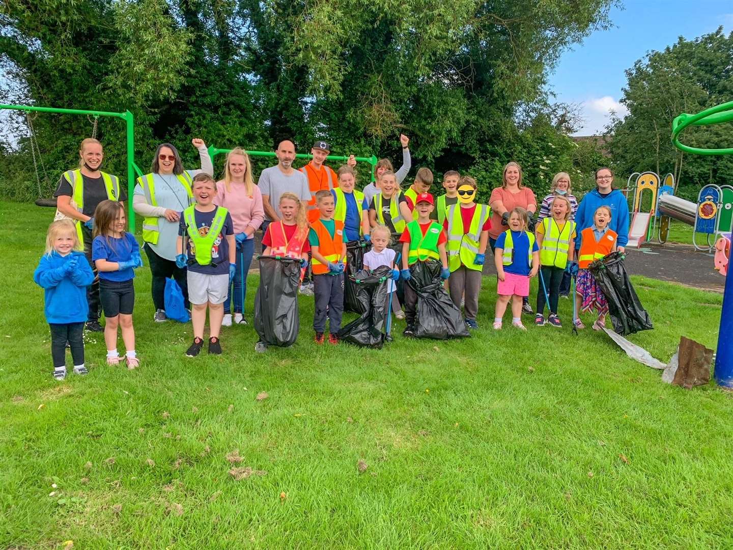 Those involved in the community clean-up (48971362)