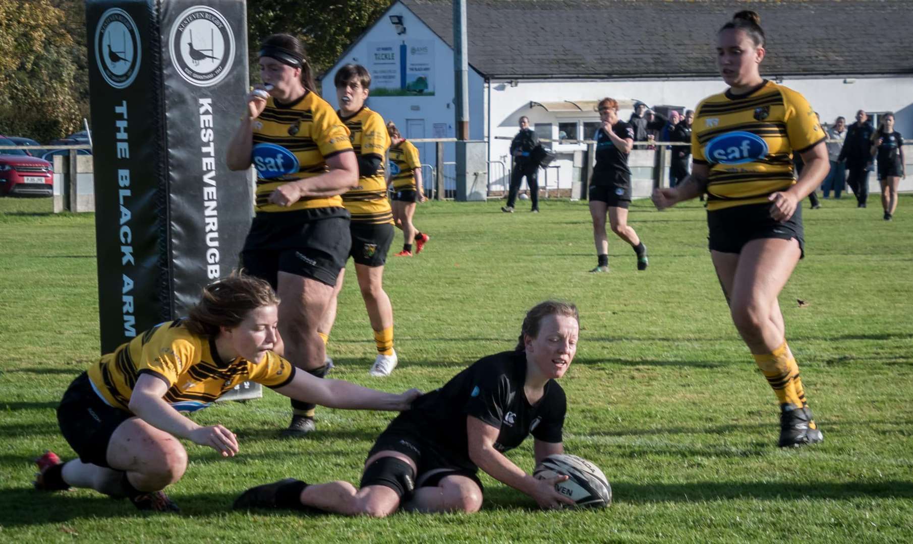 Kerri Arlando scored her first try of the season. Photo: Nick Wainwright