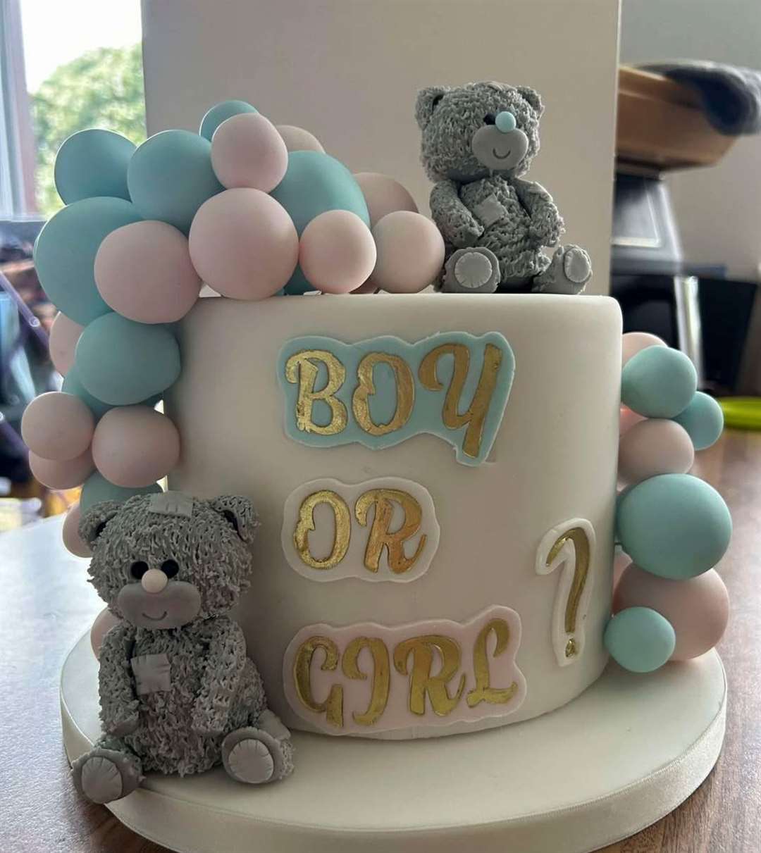Baby shower cake