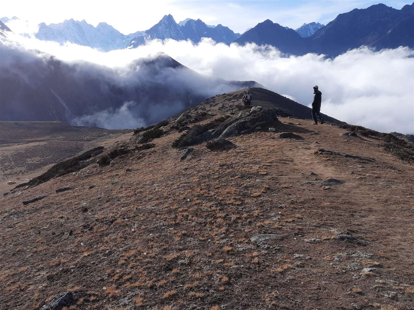 The trek down from Ama Dablam (61028329)