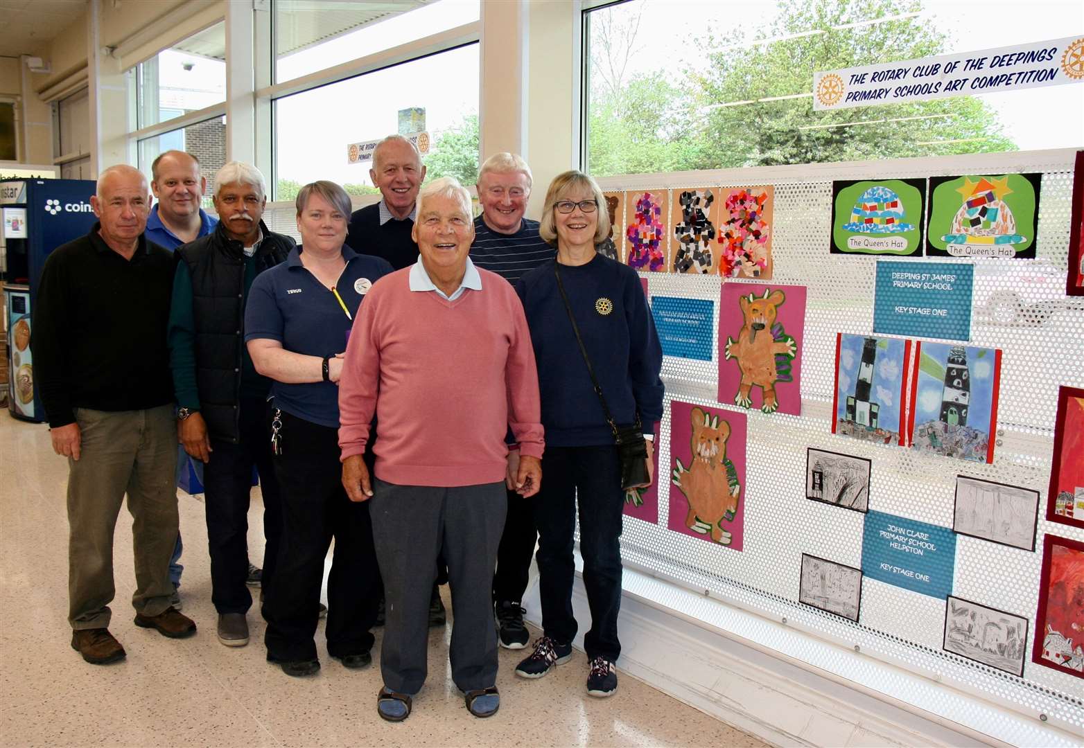 Members of the Rotary Club of the Deepings with the art work (9895058)