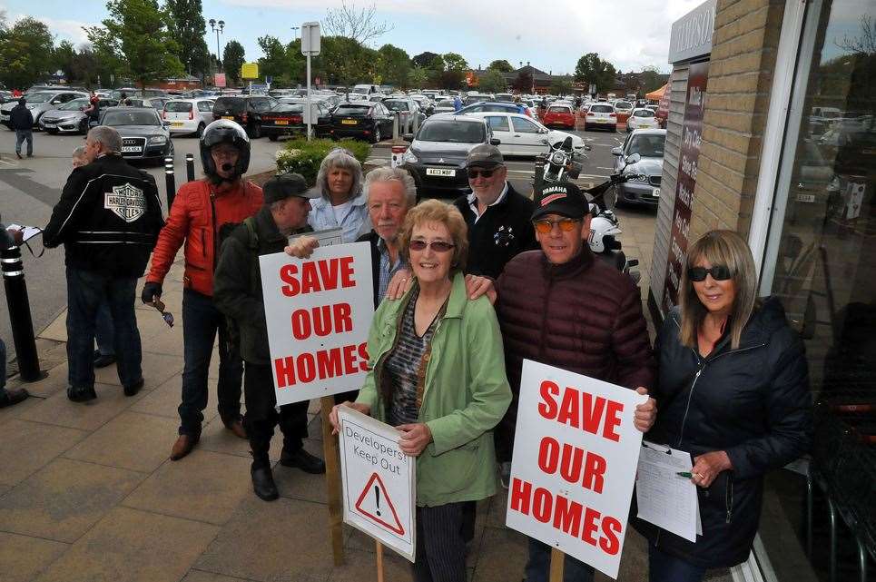Coun Angela Newton (front, second right) supporting residents whose homes are under threat. (110519-16)