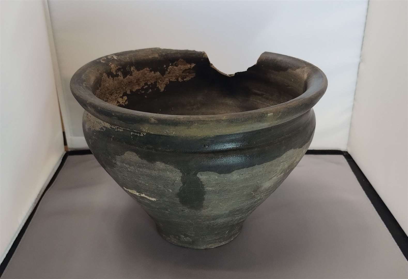 A Roman urn found at Etton. Photo courtesy of York Archaeology