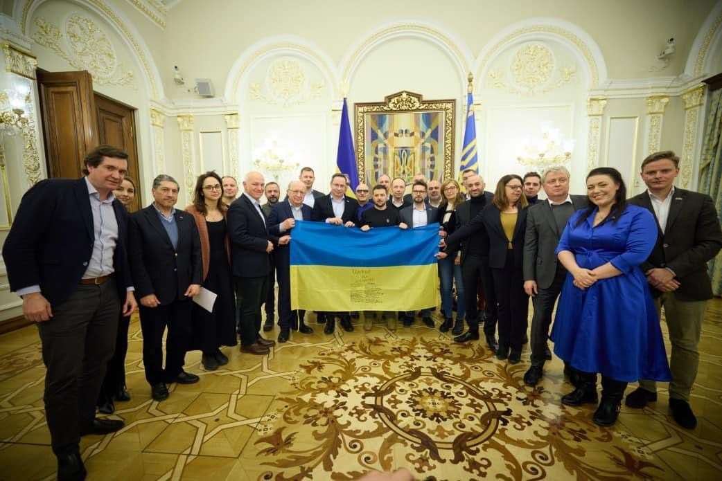 Alicia Kearns, second from right, with President Zelensky holding the Ukrainian flag, centre