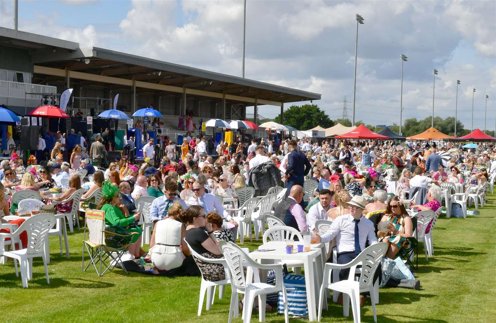 There was picnics and Pimm's galore as race-goers relaxed at Ladies Day at Southwell Racecourse.