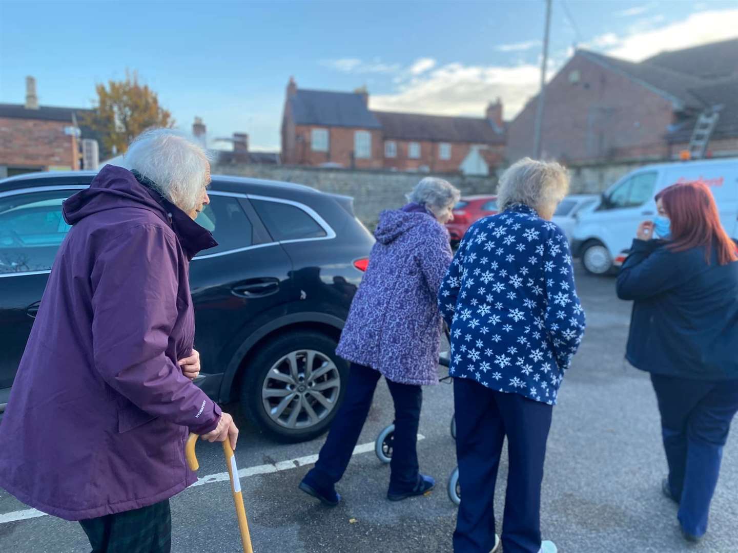 Residents at Newton House visited Place2bee. (53192795)