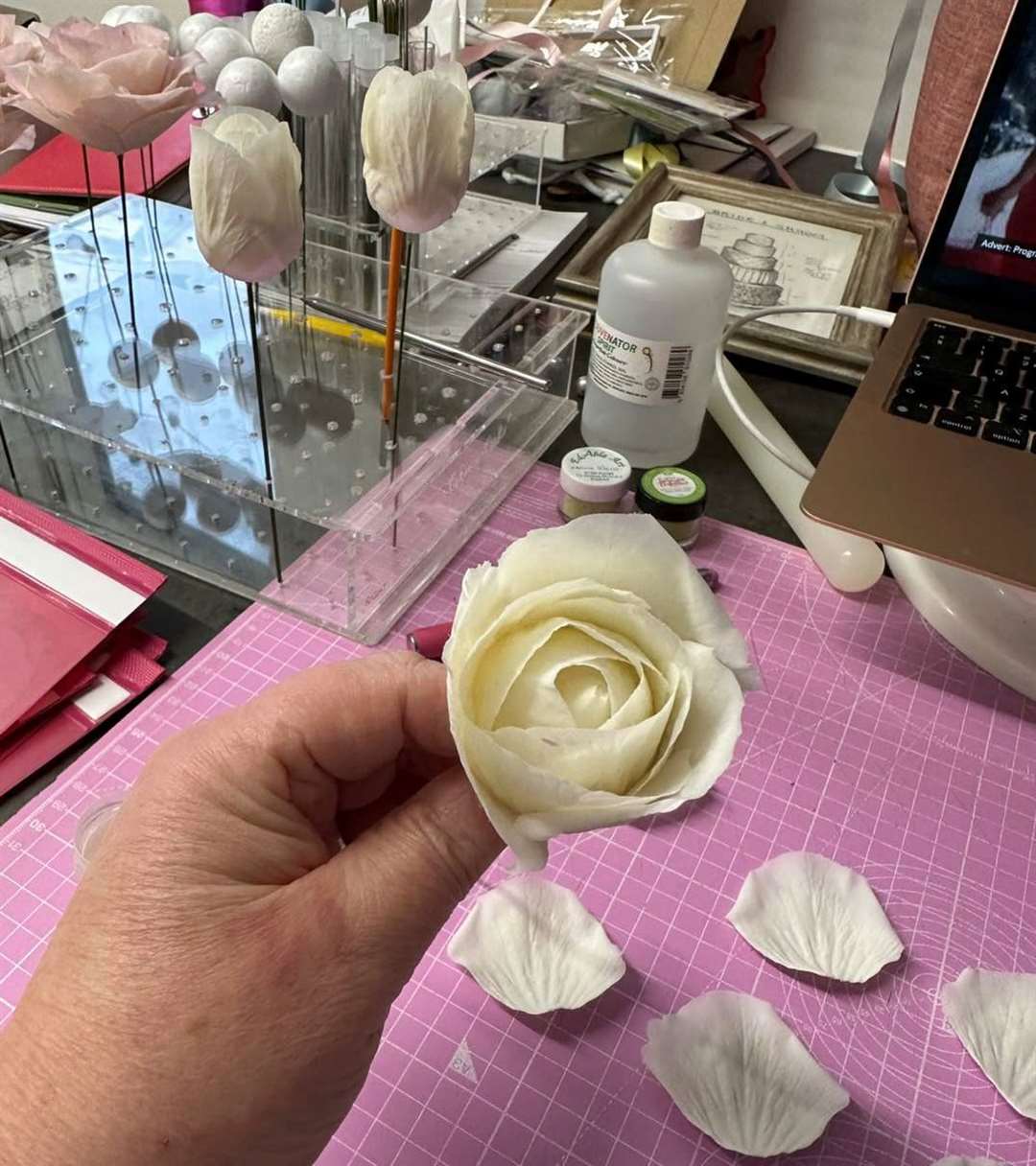 Lisa creates roses from icing