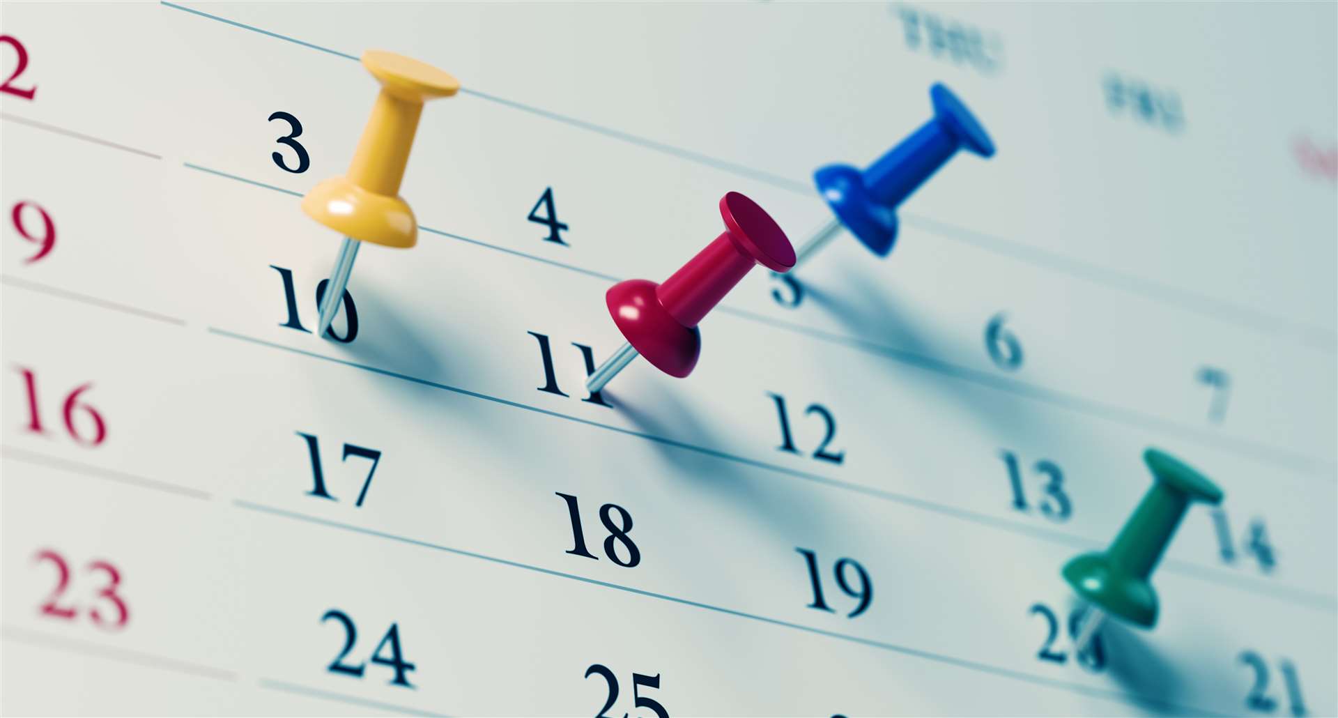 Calendar with coloured push pins. Photo: istock