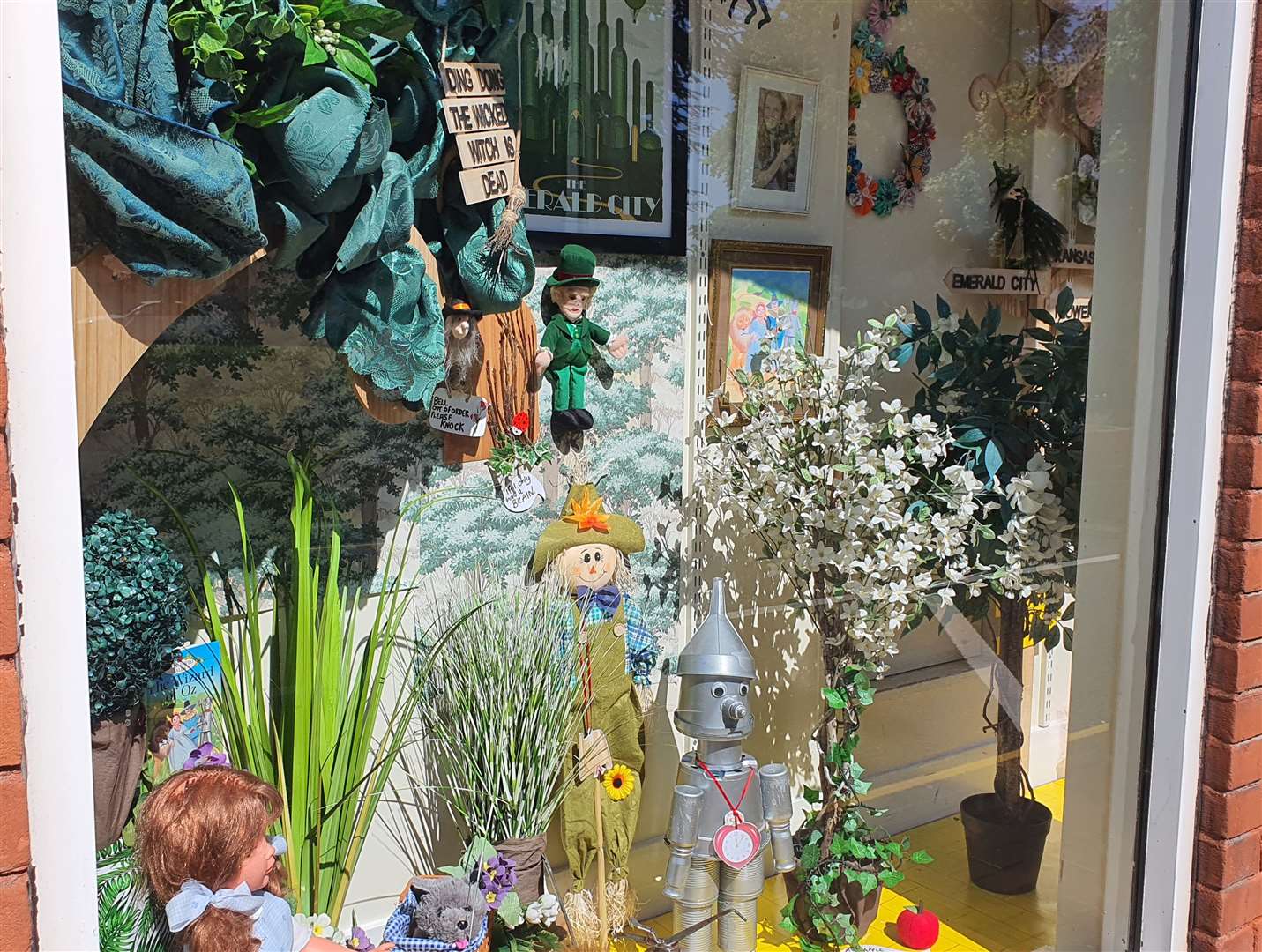 Bon Marche wins the Spalding Flower Parade shop window display competition with their Wizard of Oz competition