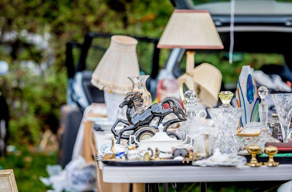 Dishes on car-boot sale. Photo: istock