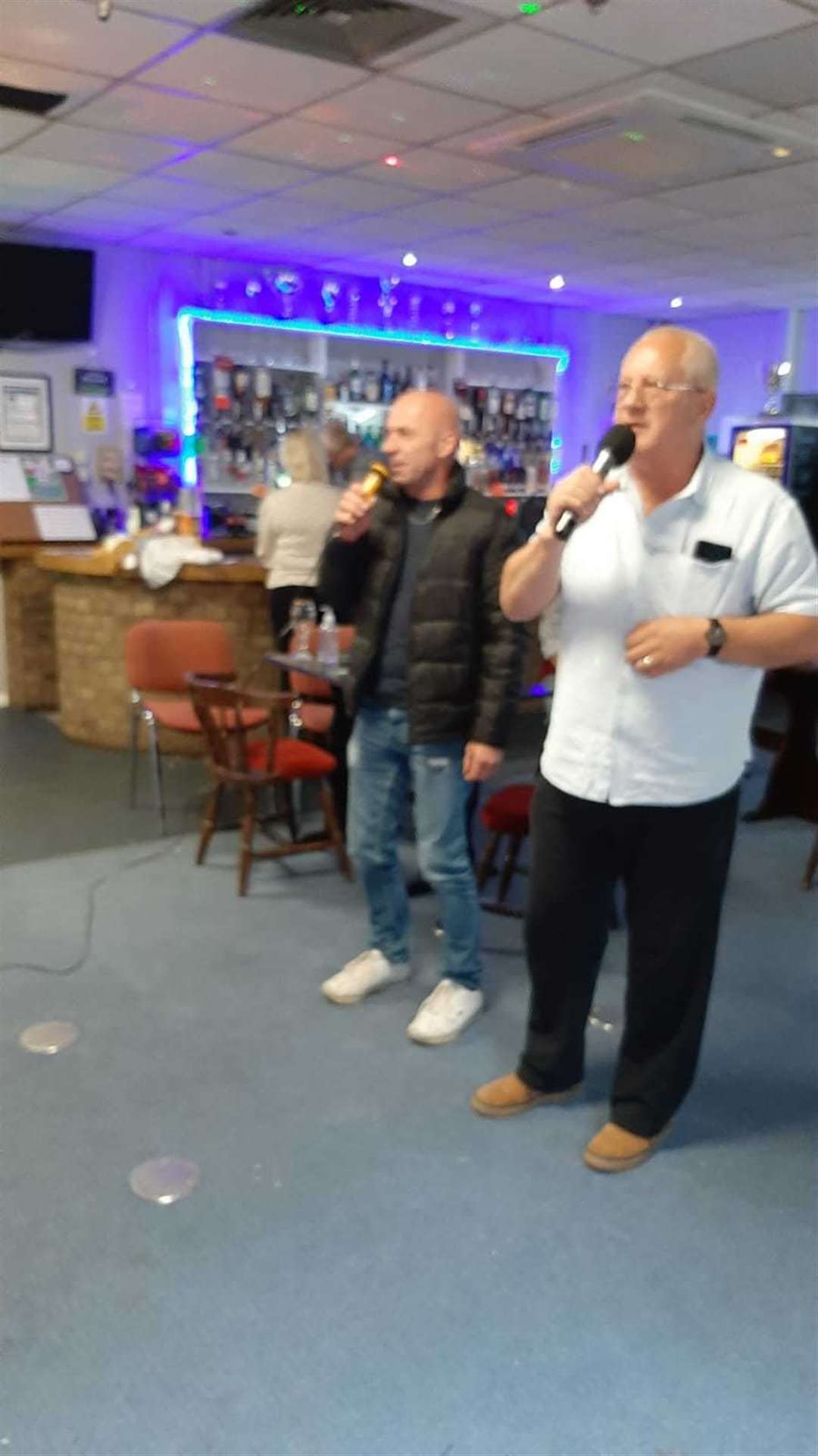 Karaoke fun (51224753)