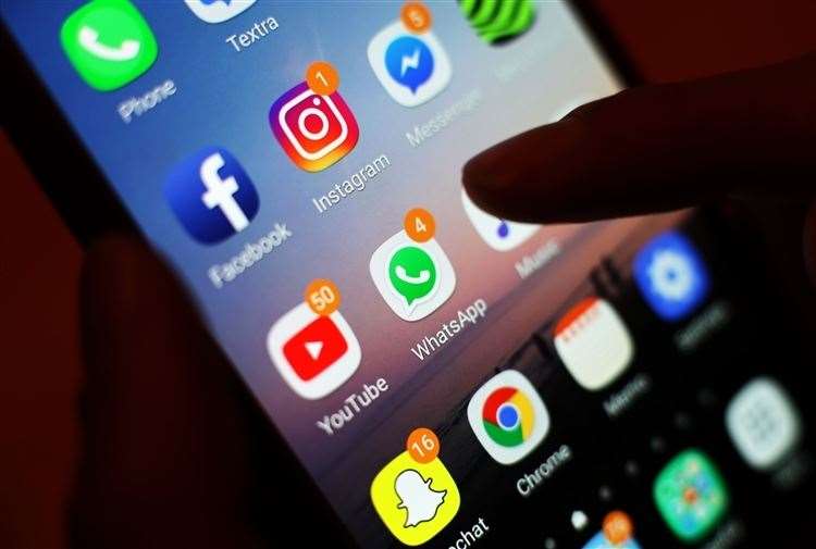 Facebook has confirmed it is working to fix an issue with its main feed (PA) (58855736)