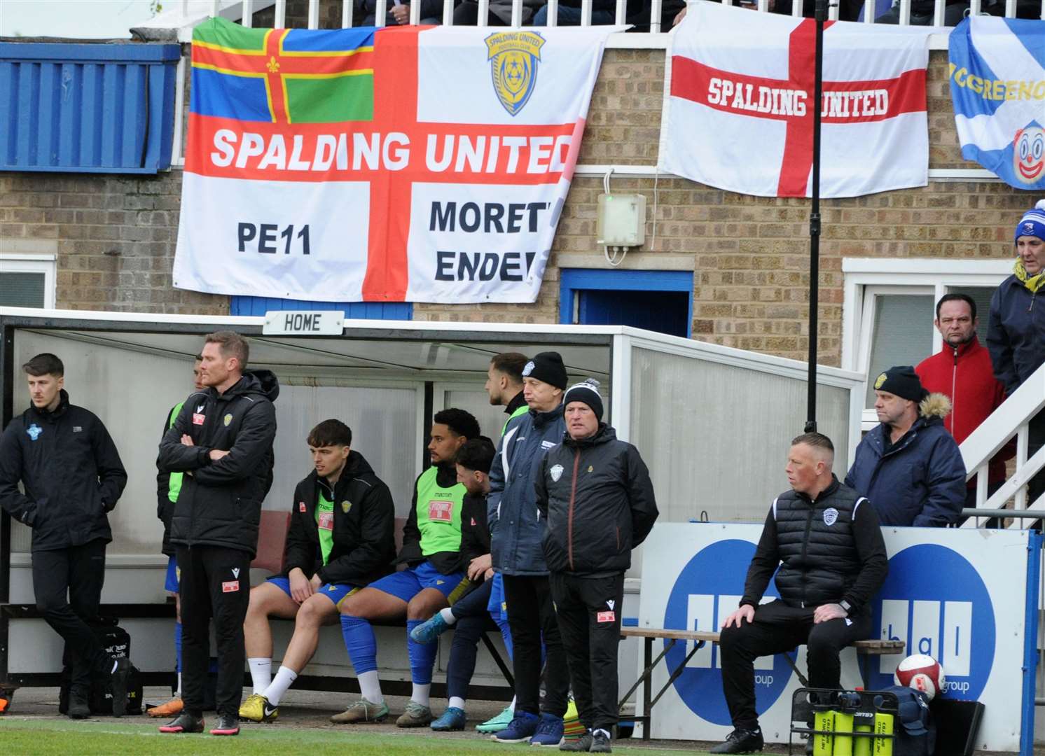 Manager Elliot Sandy looks on. Photo: Chris Lowndes