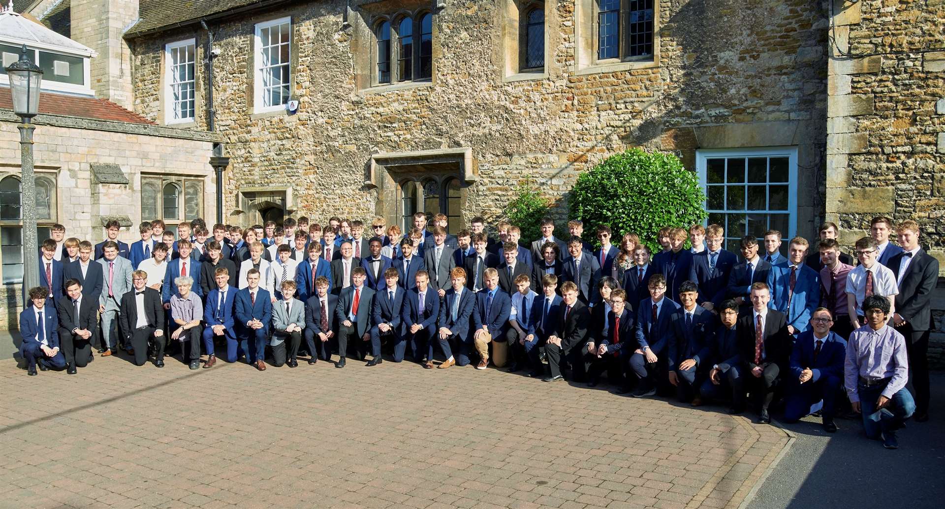 The 2022/23 Year 13 cohort at the King's School.