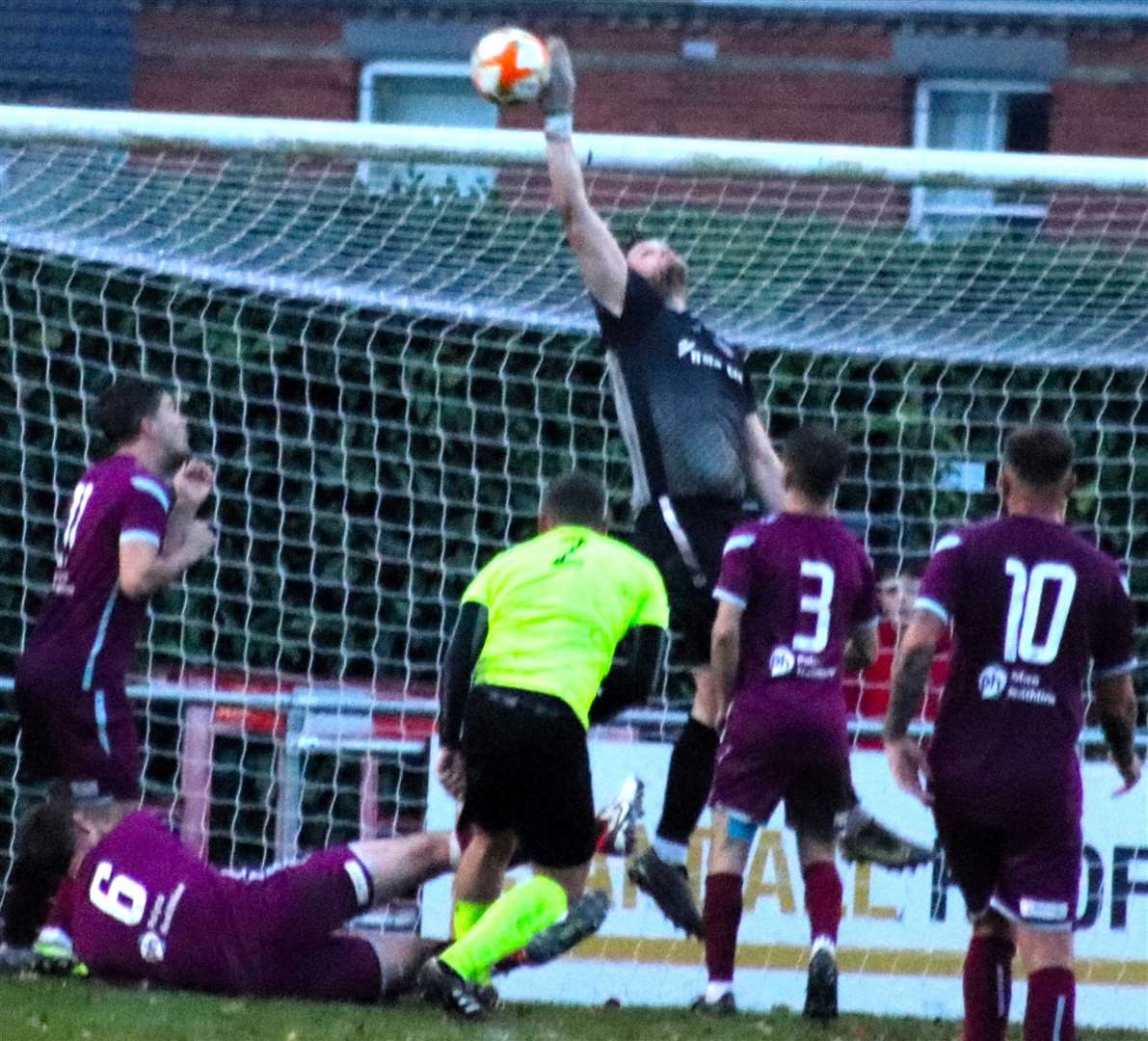 Goalkeeper Dan Swan at full stretch. Photo: Dave Mears