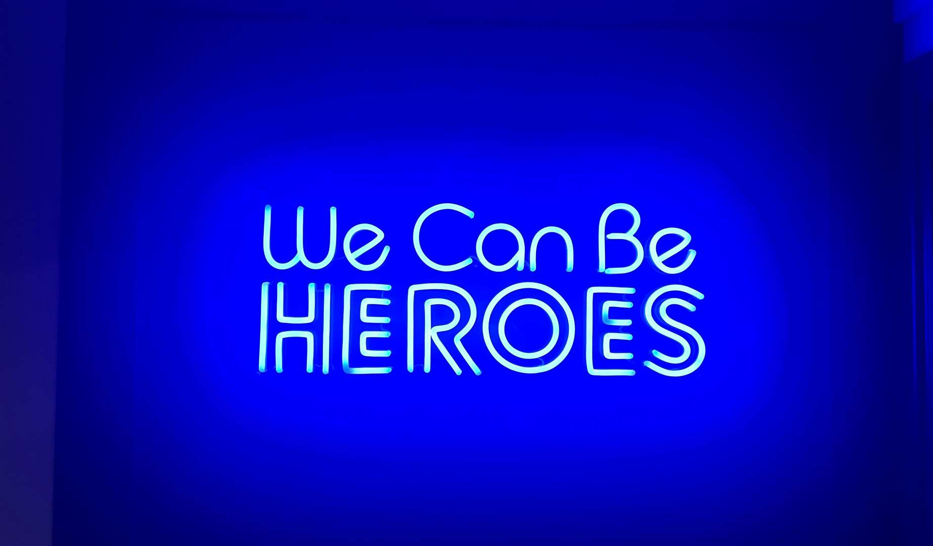 We van be heroes... in the gents
