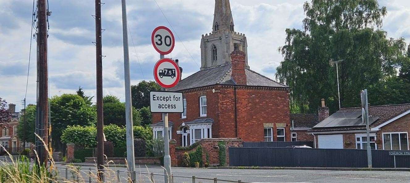 Road signs warn of 7.5T weight restriction. PHOTO: LINCOLNSHIRE POLICE