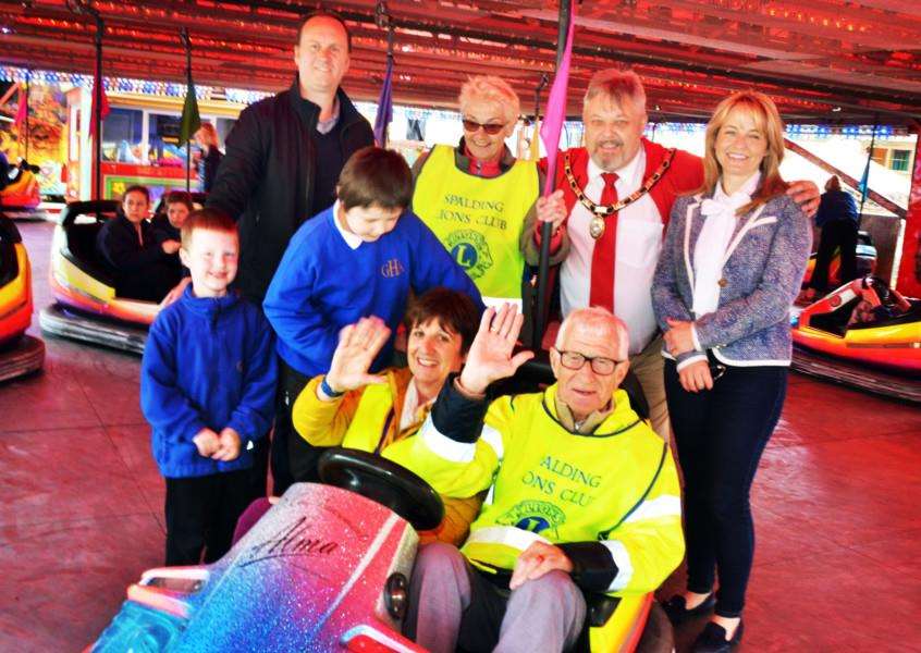 Gosberton House pupils with, from left, back ' funfair boss Roger Tuby, Lion Margaret Collins, Coun Rodney Grocock, Sophie Tuby; front ' Lions president Sally Sneath and Fred Collins. Photo (TIM WILSON): SG030518-129TW