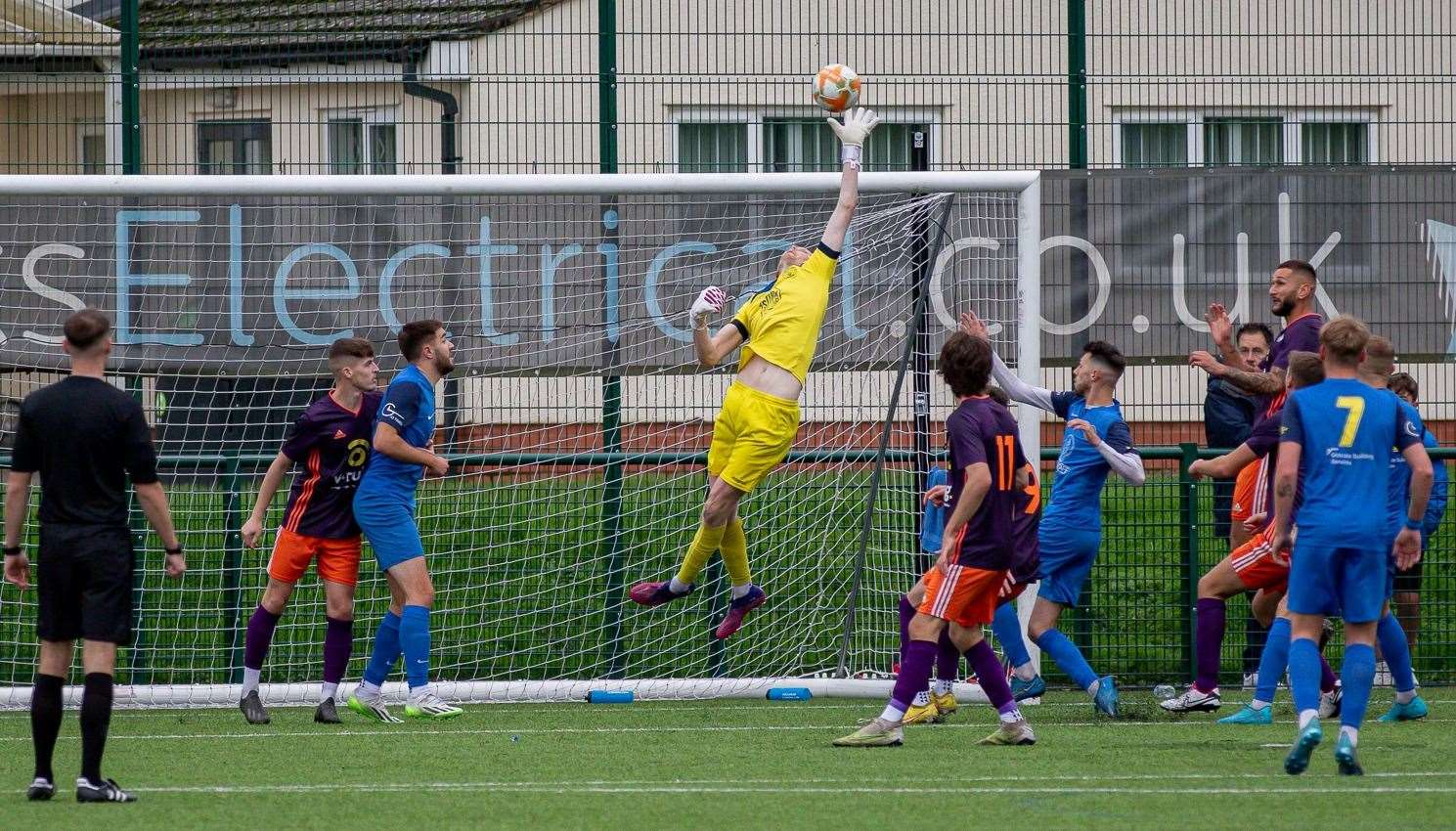 Action from Harrowby United's victory at Kirby Muxloe on Saturday. Photo: Steve Nesbitt @lincssnapper