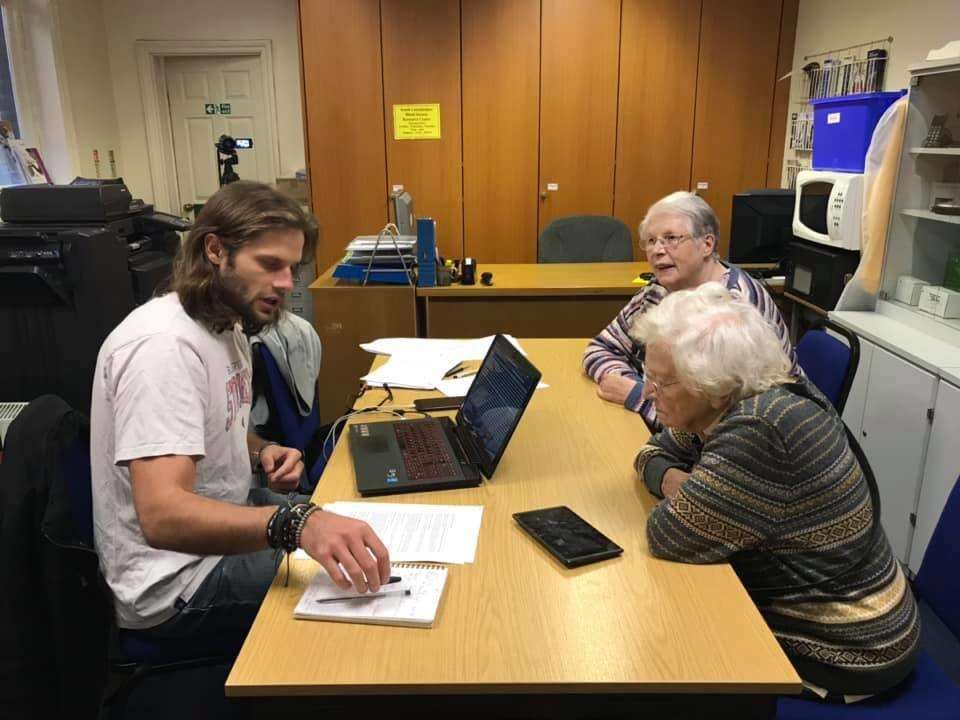 South Lincs Blind Society and pupils from Lincoln University. (7399824)