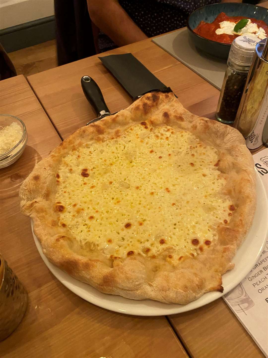 A lovely large garlic bread [insert heart eyes emoji].