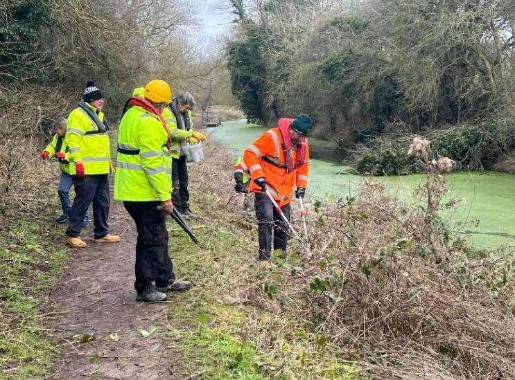 The Monday work team clearing at Vincent's Bridge.