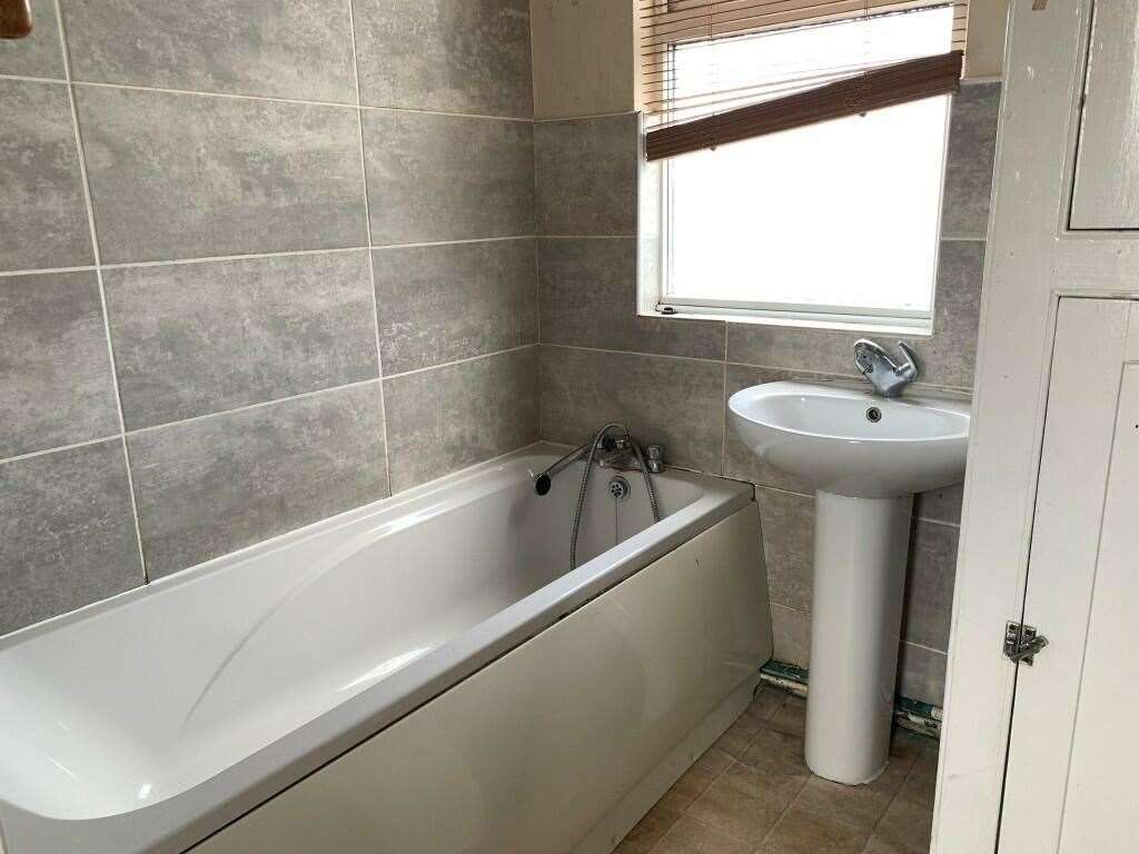 The bathroom. Photo: Mundys Commercial/rightmove