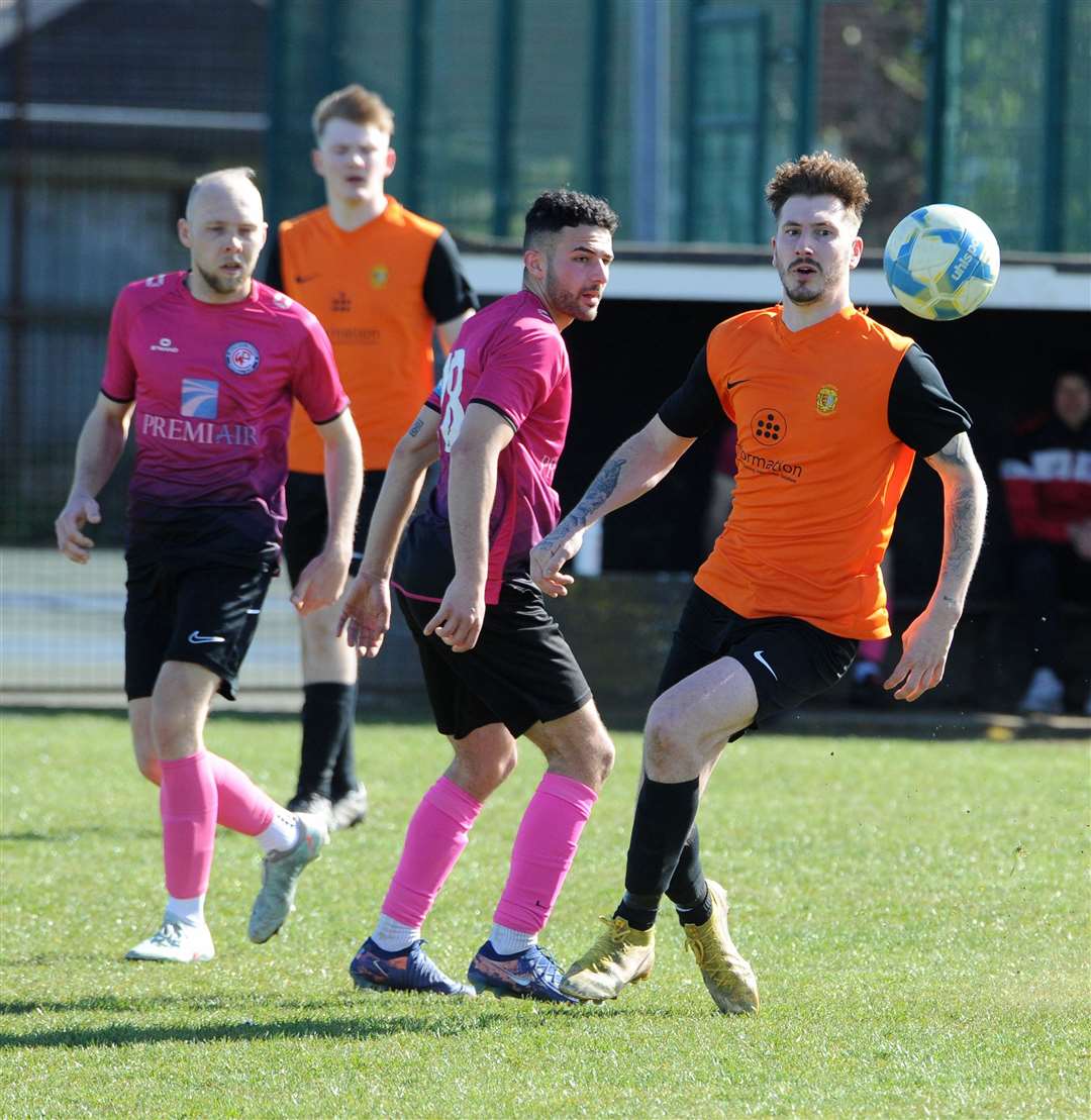 All eyes on the ball for Stamford Belvedere. Photo: Chris Lowndes