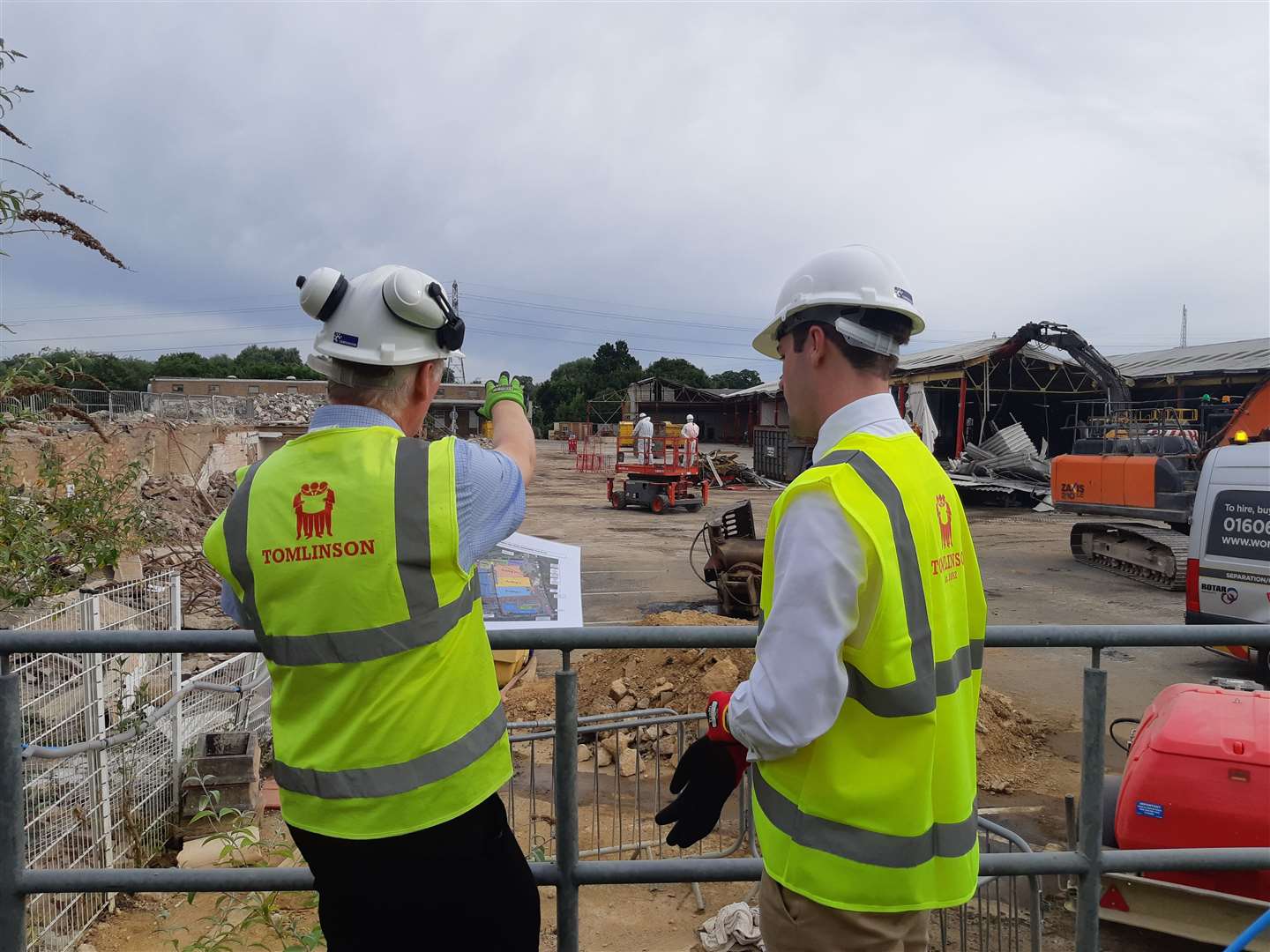 Paul Goodwin, project manager for G F Tomlinson with leader of South Kesteven District Council, Kelham Cooke (57922138)