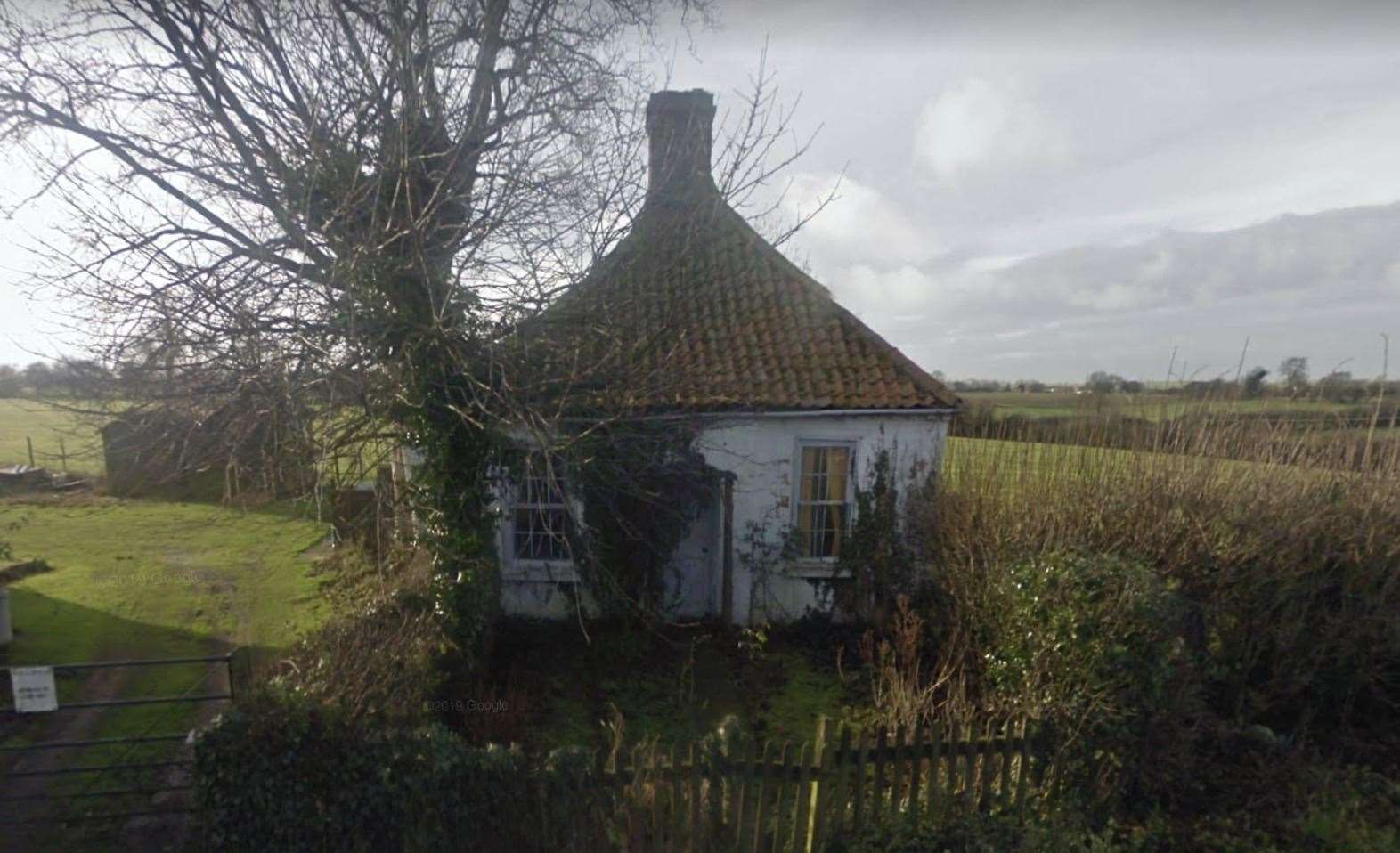 Toll House Cottage, Bourne Road, Folkingham (before scaffolding was erected) Photo: Google (59966014)