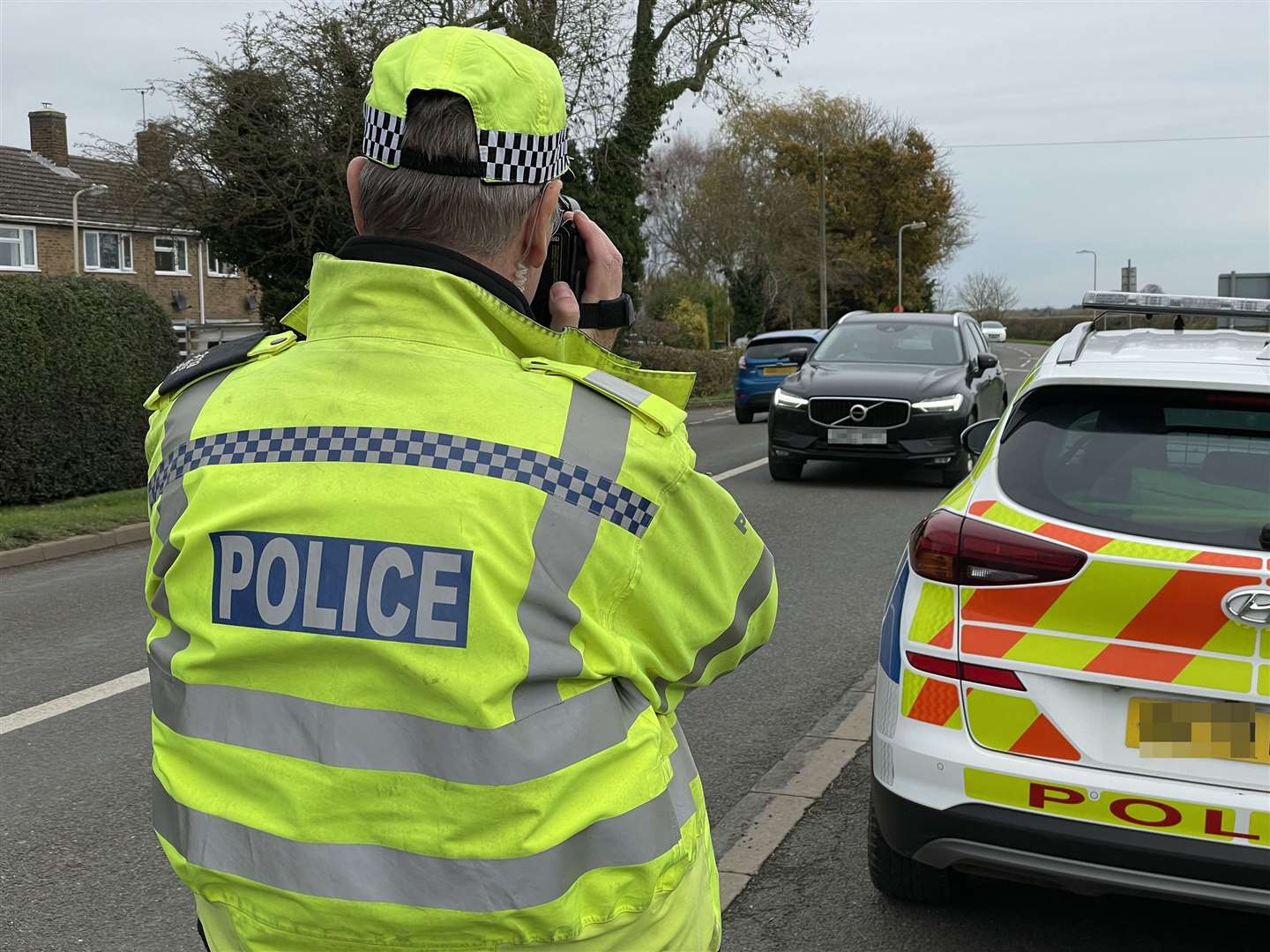 PC Pete Icke demonstrates the speed gun
