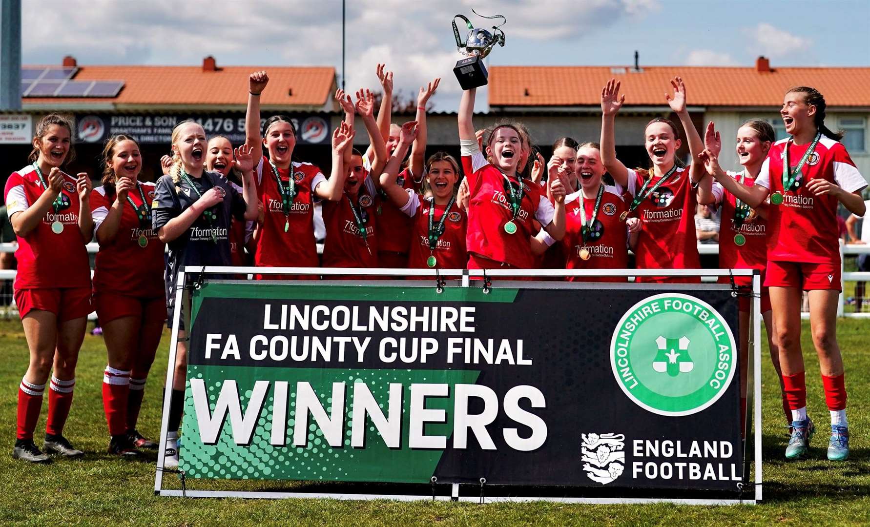 Stamford Young Daniels Under 14 Girls celebrate their win. Photo: Ed Mayes Photography/Lincolnshire FA