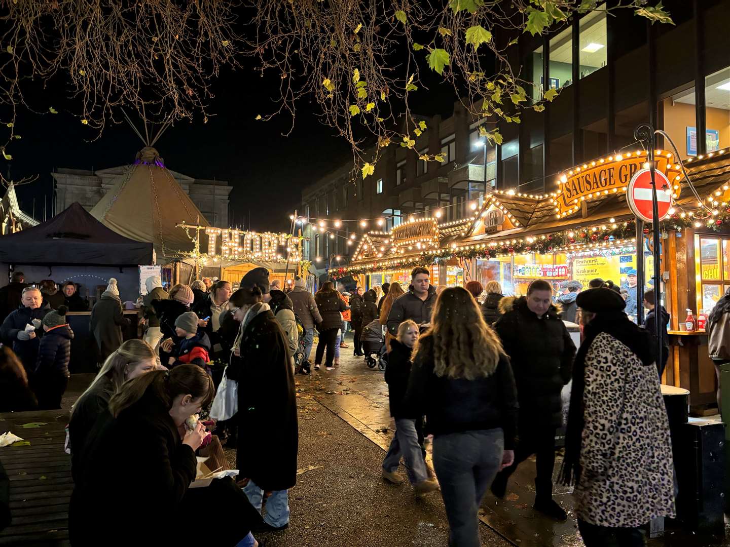 Lincoln's Christmas lights are switched on