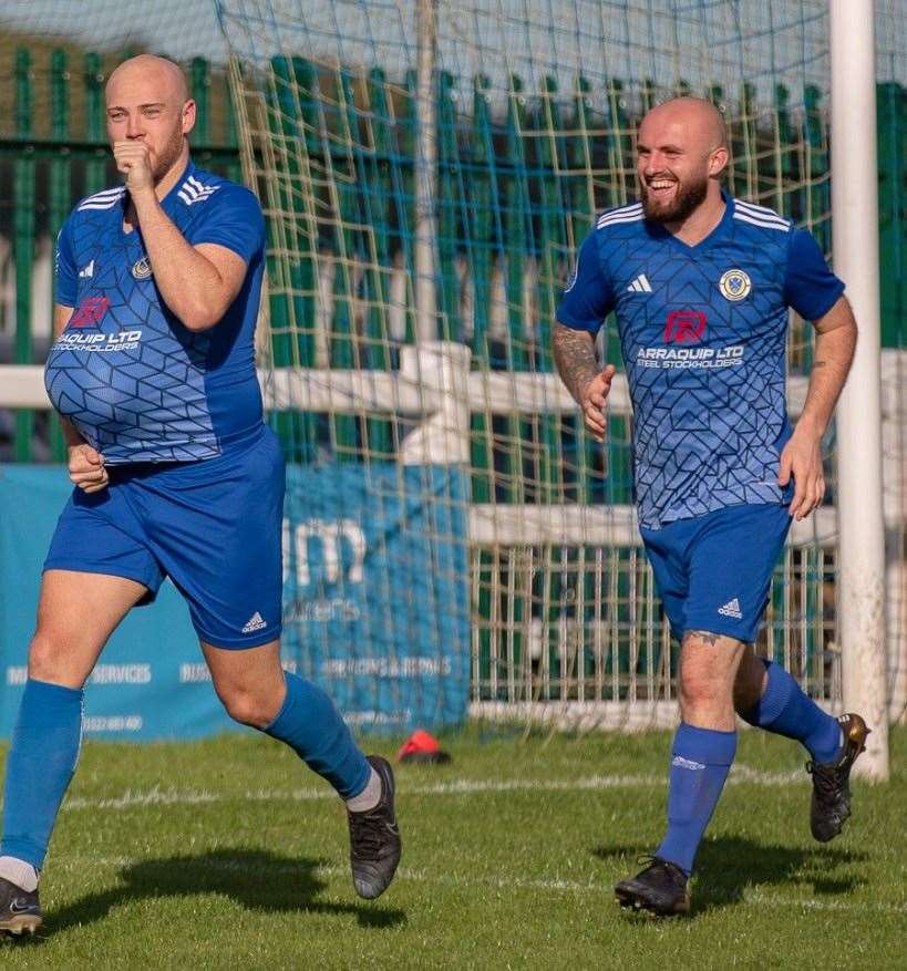 Elliot King celebrates his goal with Jack Gurney. Photo: Steve Nesbitt @lincssnapper