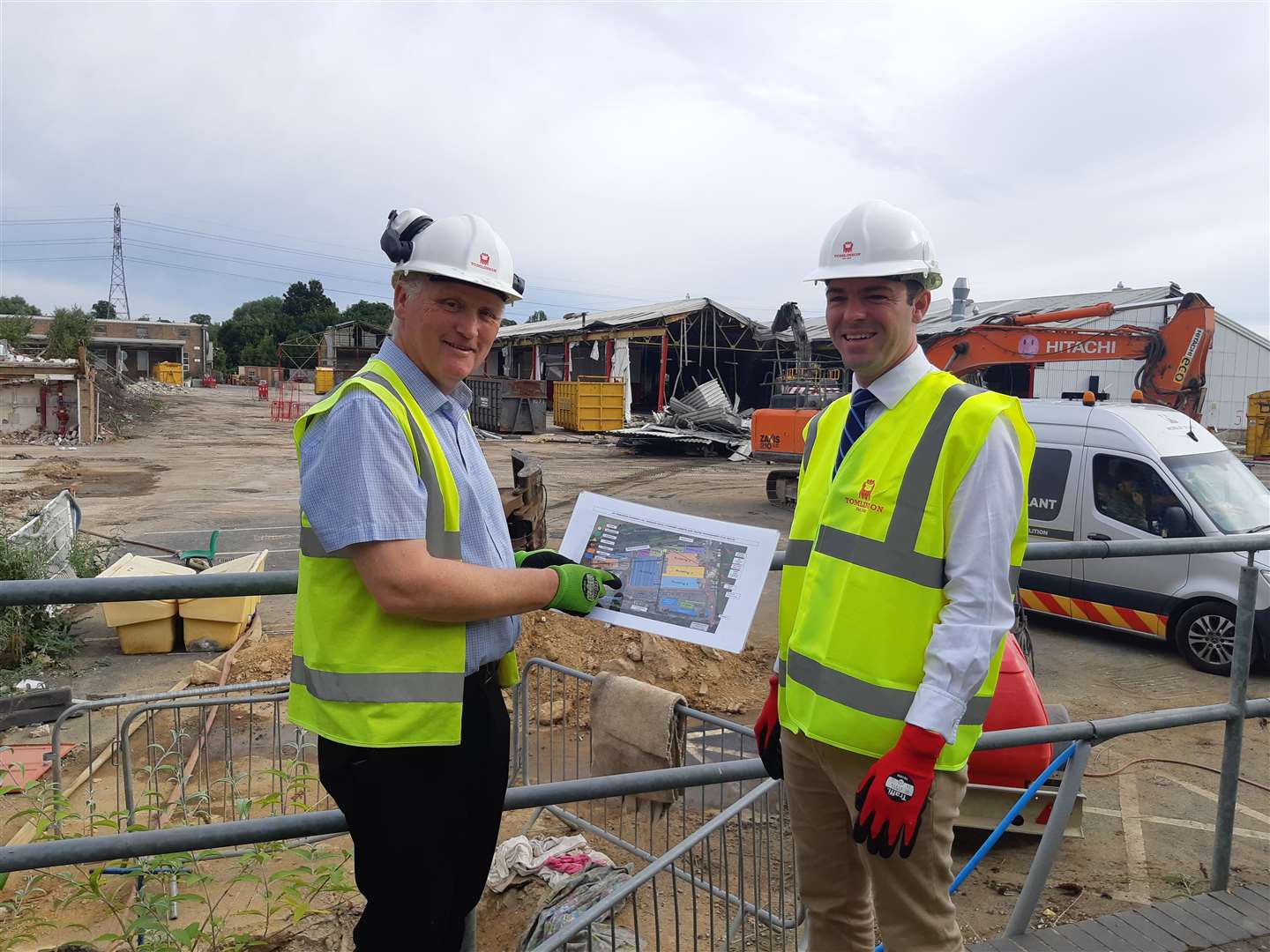 Paul Goodwin, project manager for G F Tomlinson with leader of South Kesteven District Council, Kelham Cooke (57922134)