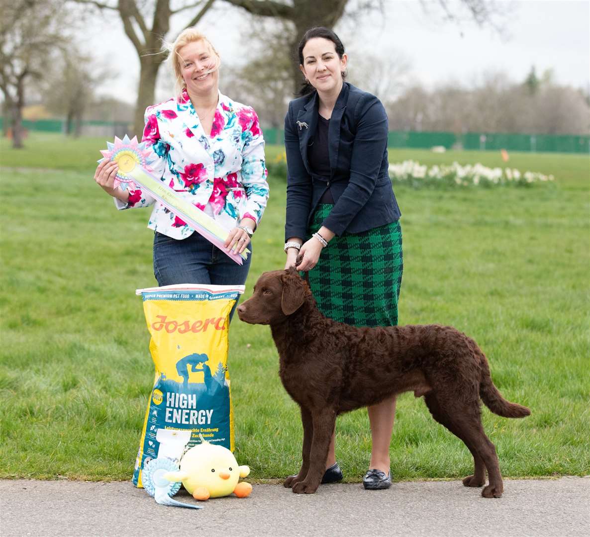 Madeleine Mahon-Hunns with Crufts Judge and Hudson