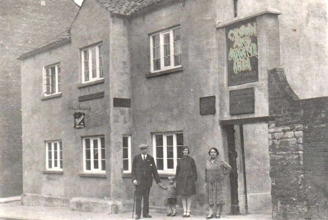 Crown and Anchor Inn, Swinegate with landlord Mr W Stebbing. Photo: John Manterfield / Grantham Civic Society