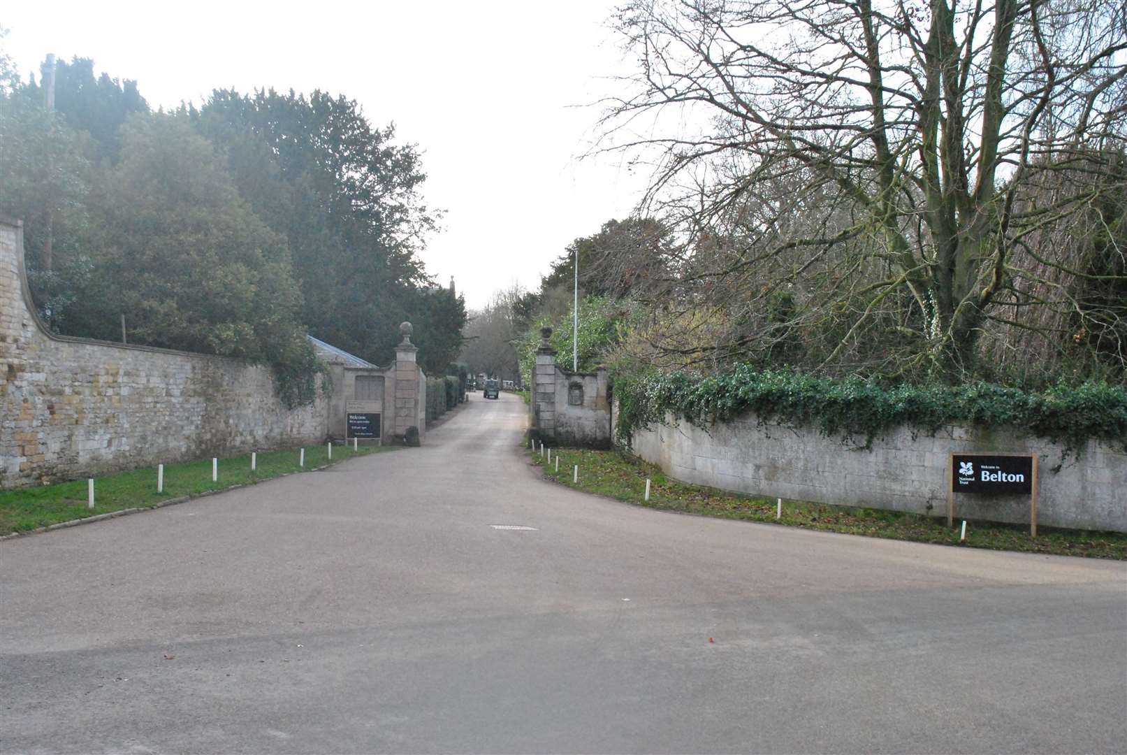 The narrow road which serves as entrance and exit to Belton House at the moment. (62238573)