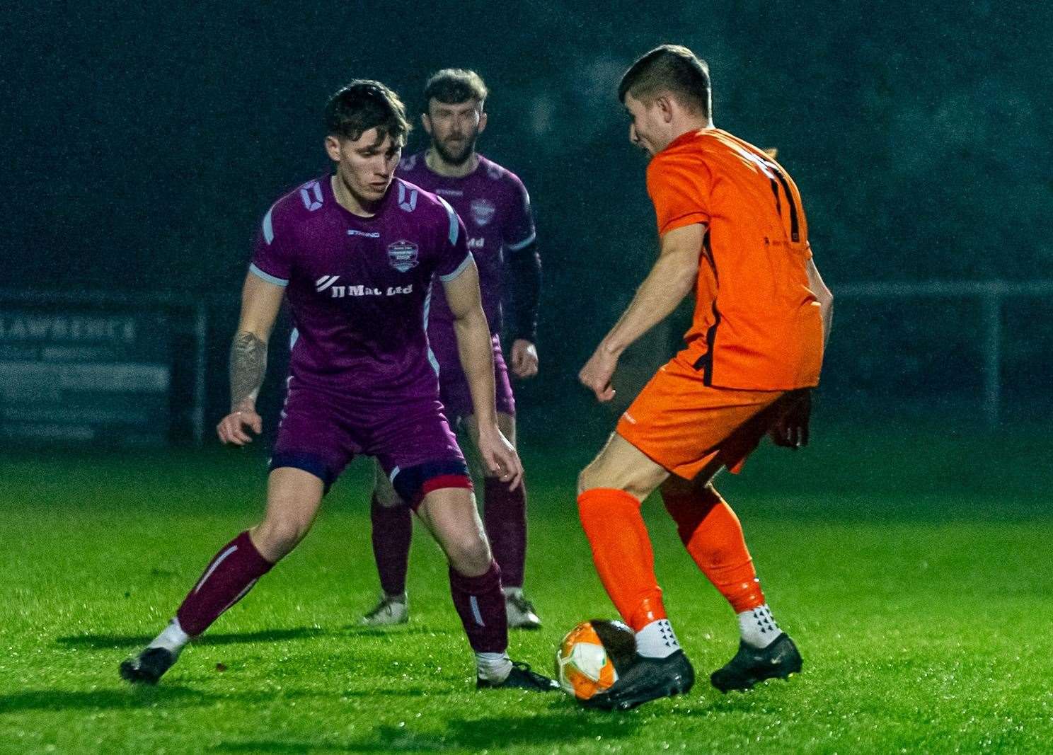 Shaun Archer closes down Tom Edwards. Photo: Dan Allen