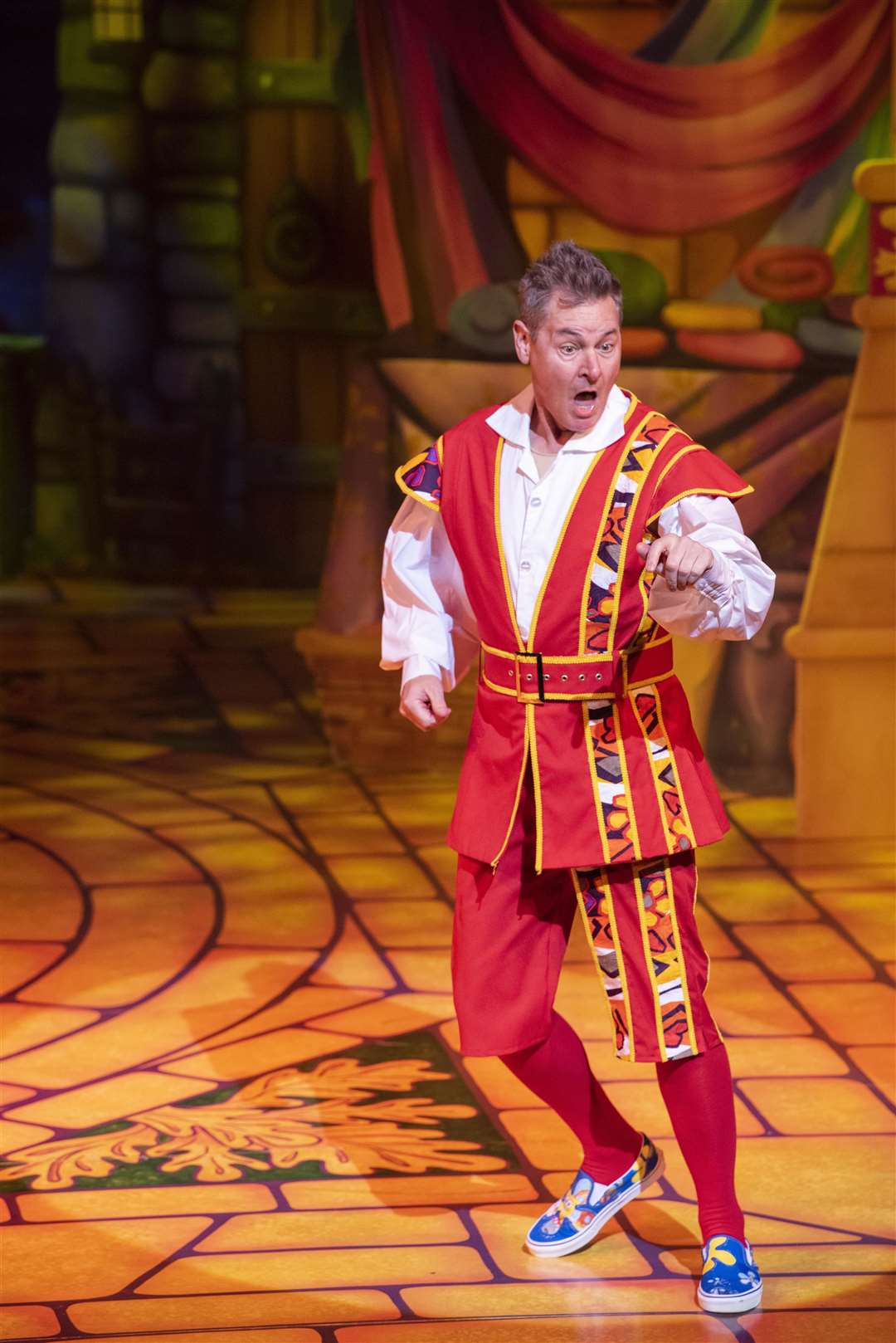 Phil Walker as Silly Simon in Robin Hood at the Nottingham Theatre Royal. Photo: Whitefoot Photography (53662495)